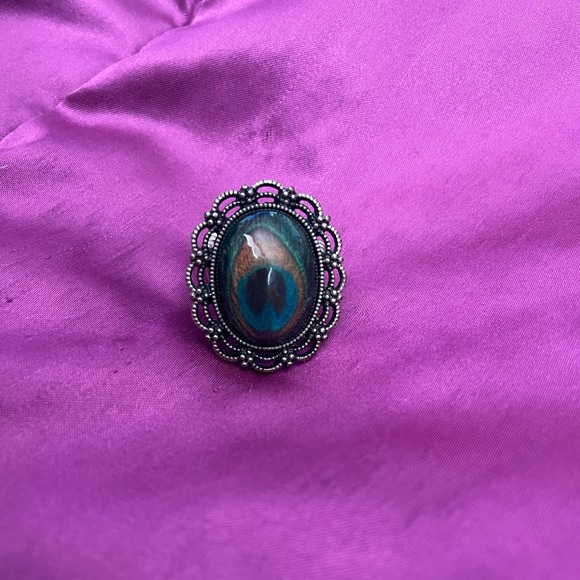Peacock ring with silver hardware. - Picture 4 of 8